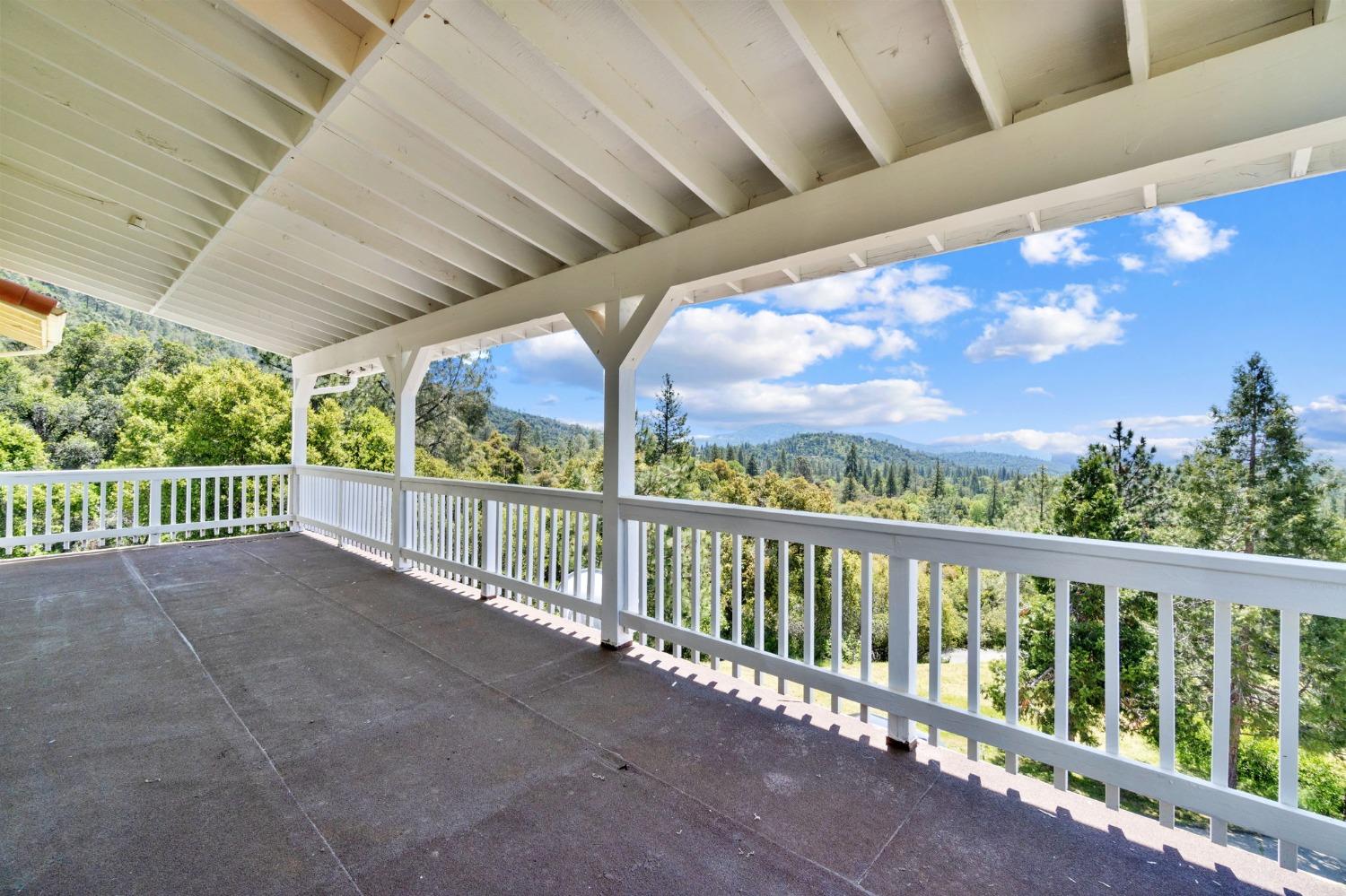 2832 East Westfall Road Mariposa, CA 95338 - Photo 21 of 38 a view of balcony with furniture