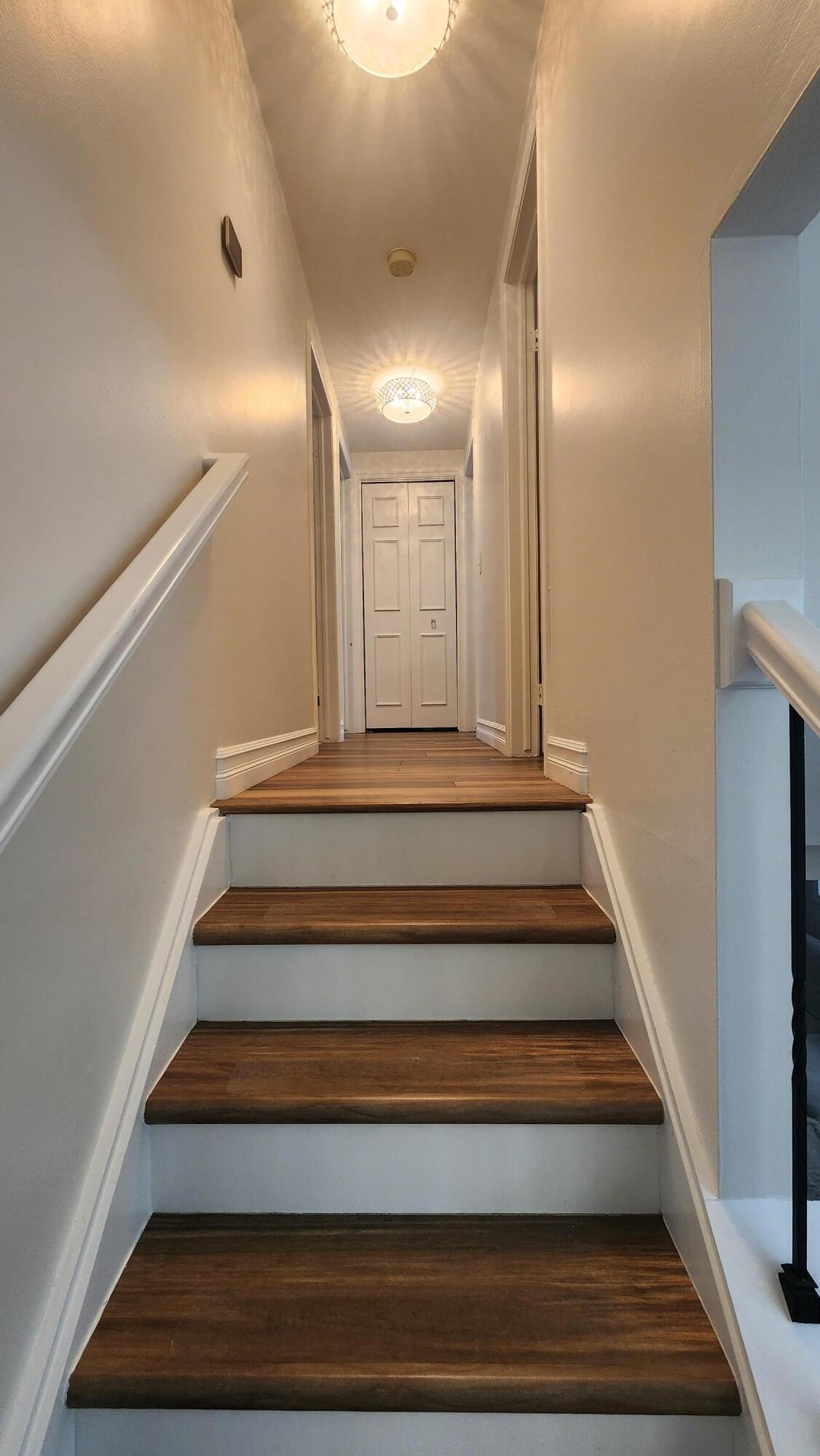 5145 Greer Road West Bloomfield, MI 48324 - Photo 11 of 24 Upper hallway