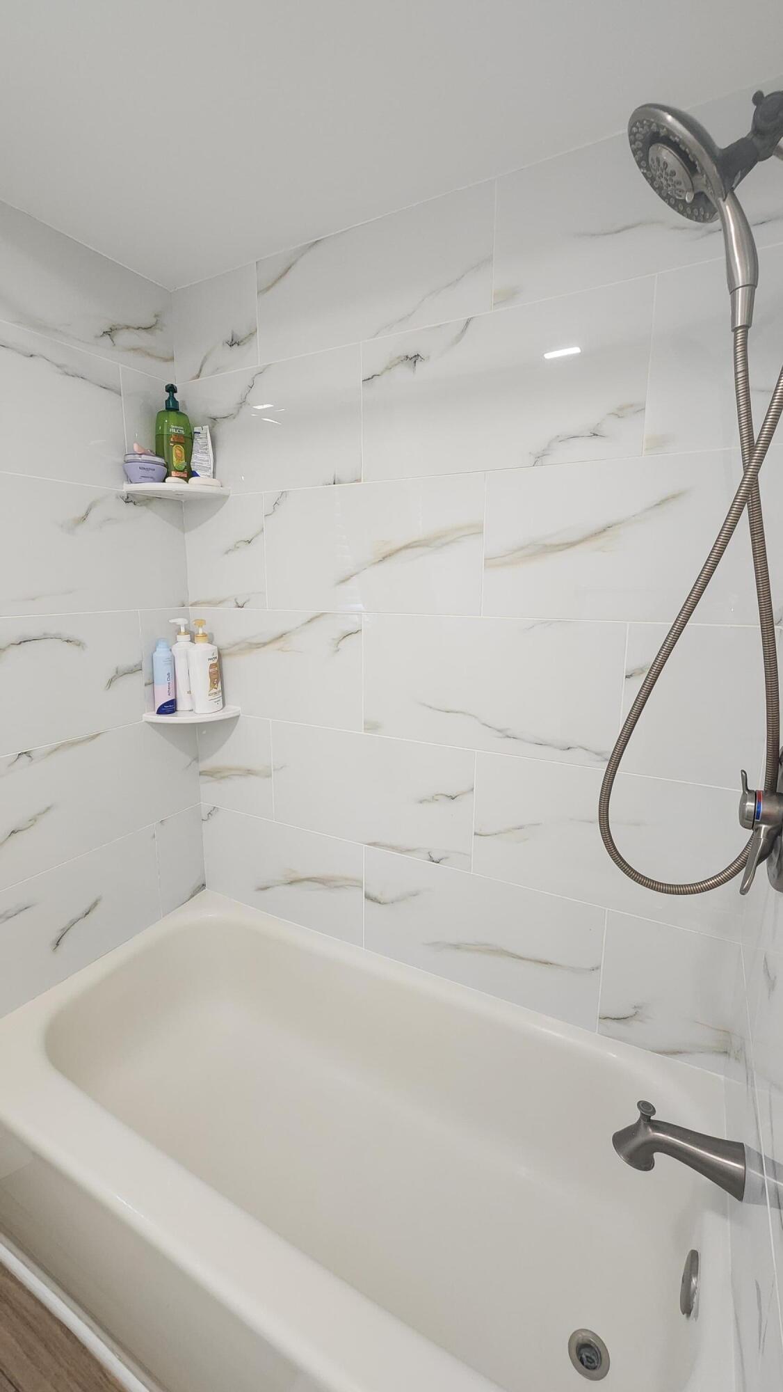 5145 Greer Road West Bloomfield, MI 48324 - Photo 14 of 24 Tub/Shower