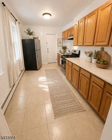 $2,900 | 142 Johnson Avenue, Unit 1, Newark, NJ 07108