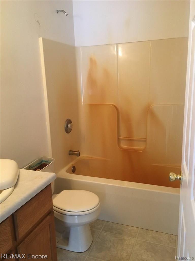 11837 Scott Road Davisburg, MI 48350 - Photo 8 of 18 Some elbow grease please....