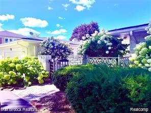 4784 South Valleyview Road West Bloomfield, MI 48323 - Photo 2 of 12 Gallery Image 2