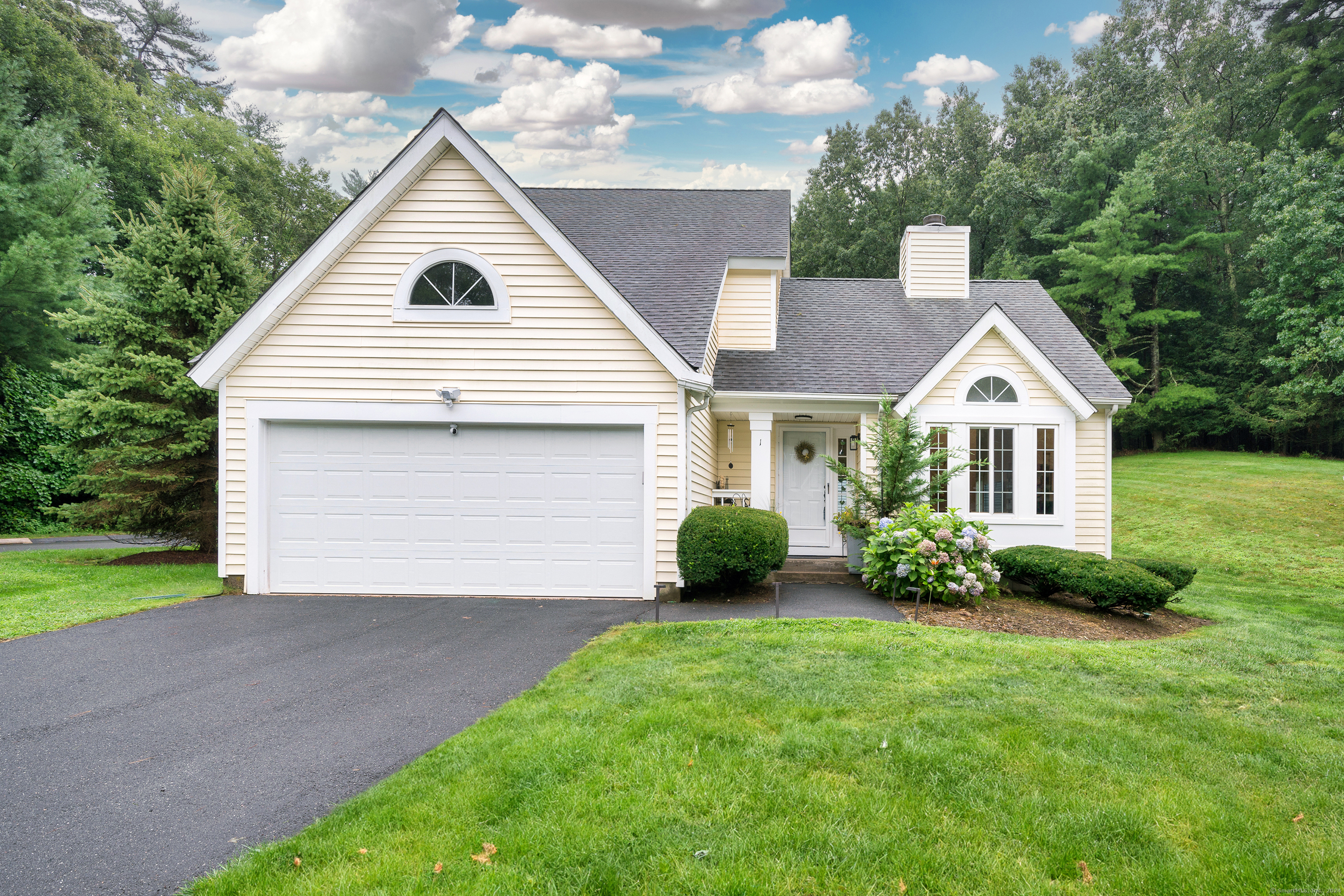 Beautiful Stand alone condo on a cul-de-sac