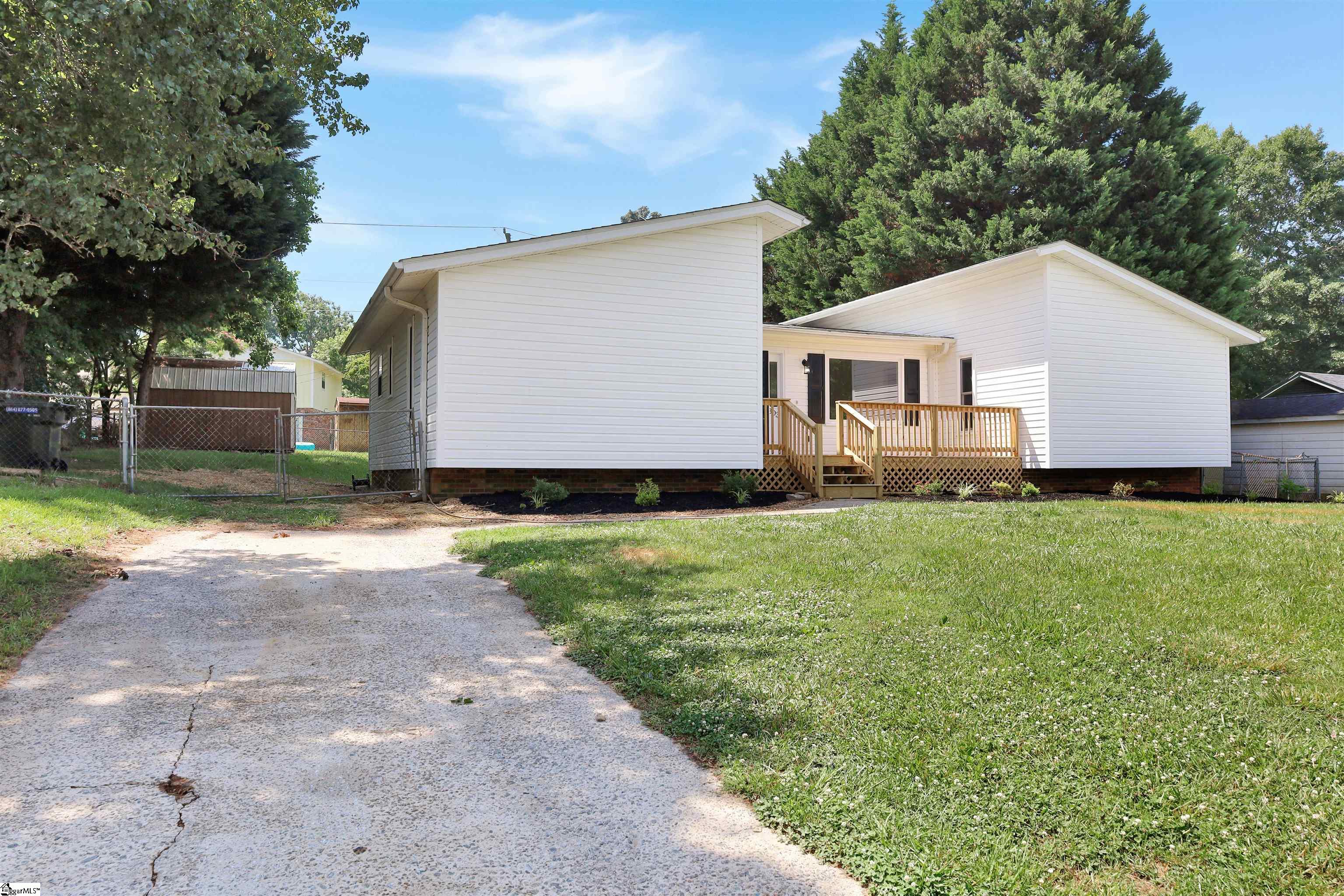 303 Sharon Lane Easley, SC 29640 - Photo 3 of 28