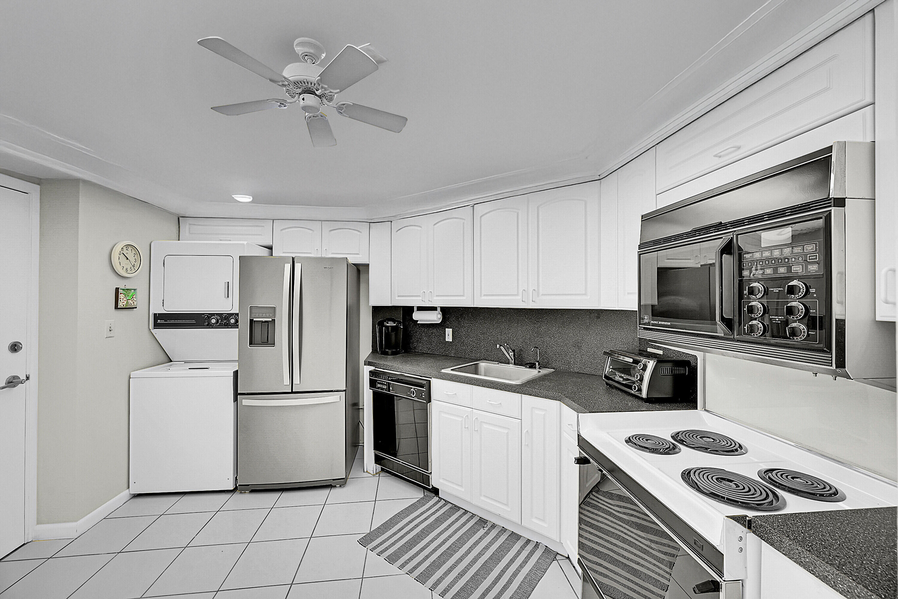 701 East Camino Real, Unit 4B Boca Raton, FL 33432 - Photo 15 of 35 Kitchen