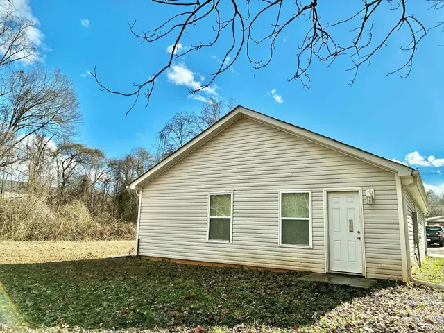 a view of a house with a yard