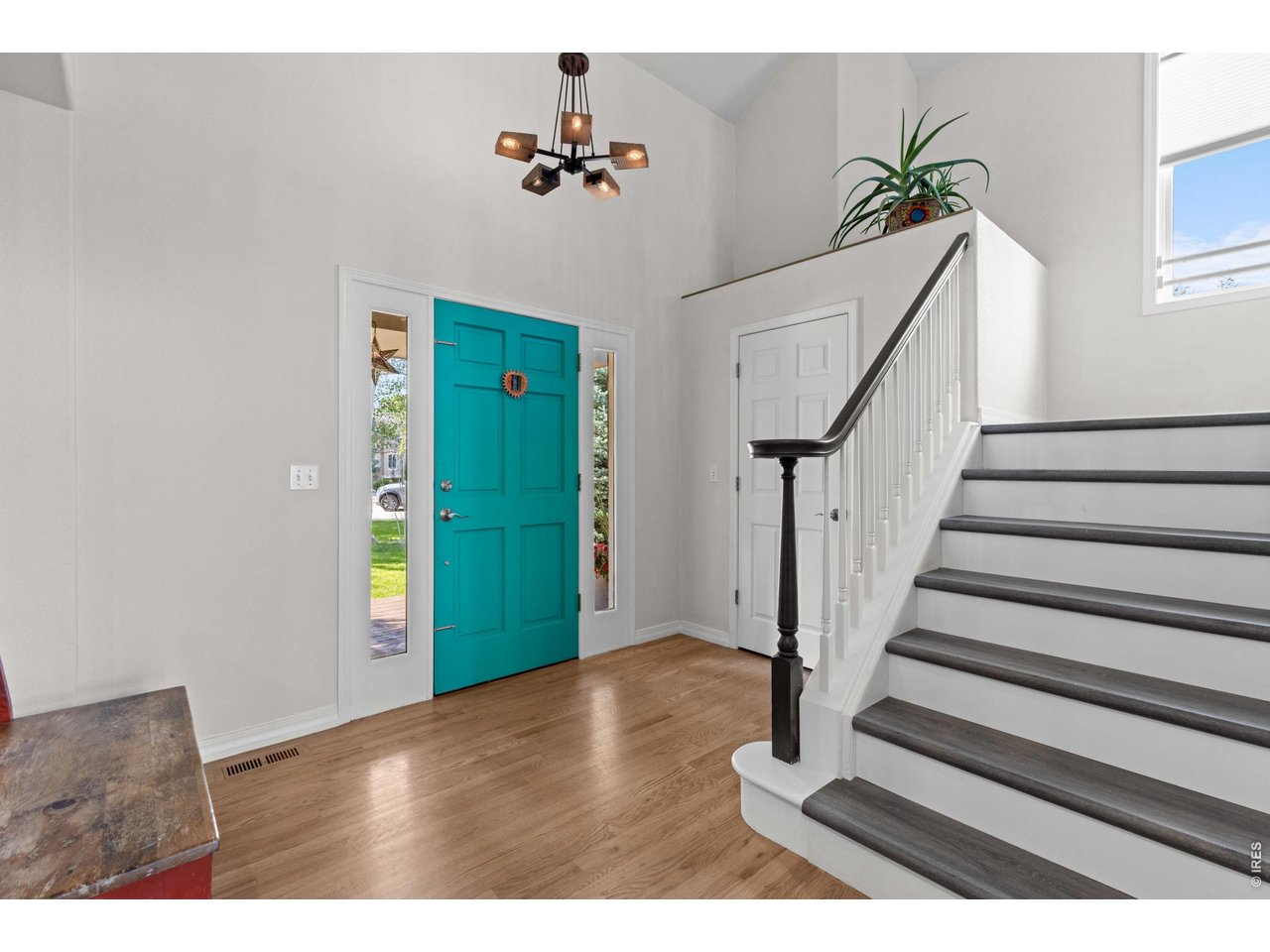 3966 Montclair Lane Boulder, CO 80301 - Photo 4 of 40 Welcoming entryway