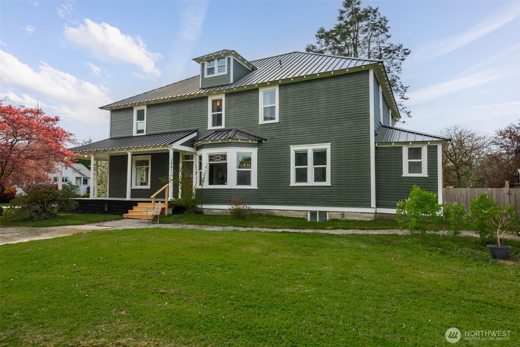 307 Maple Street Hamilton, WA 98255 - Photo 2 of 40