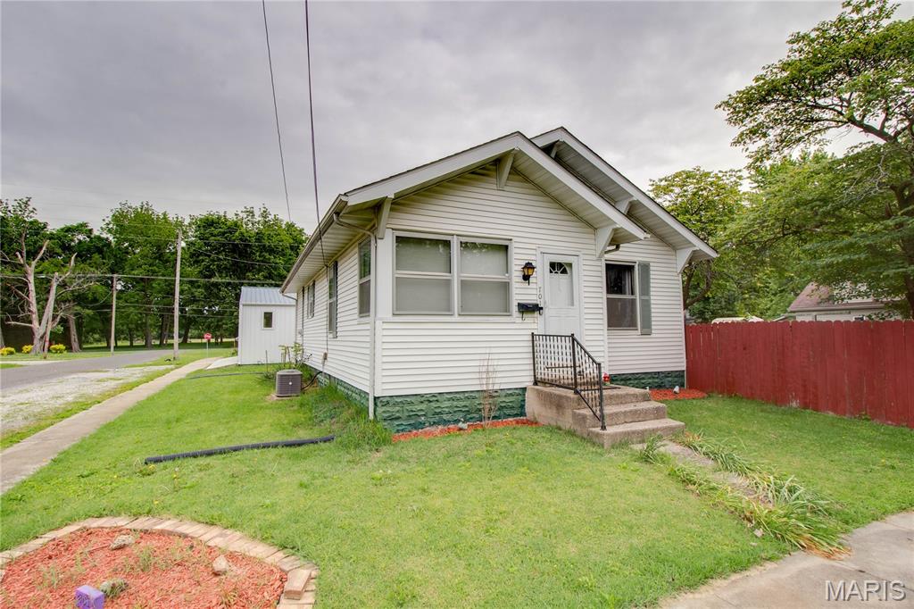 701 East Chestnut Street Gillespie, IL 62033 - Photo 3 of 41