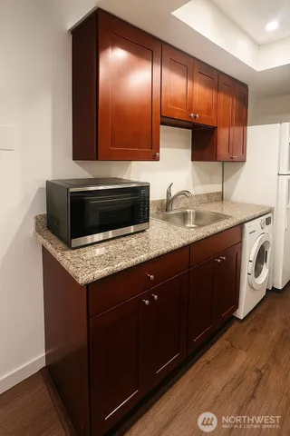 $2,200 | 11211 Northeast 68th Street, Unit 3, Kirkland, WA 98033