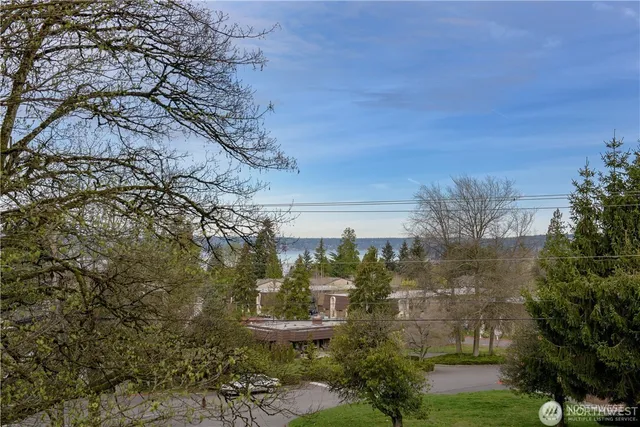 $2,200 | 11211 Northeast 68th Street, Unit 3, Kirkland, WA 98033