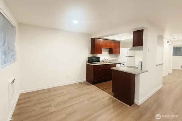 $2,200 | 11211 Northeast 68th Street, Unit 3, Kirkland, WA 98033