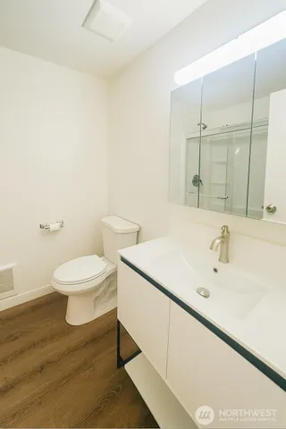 $2,200 | 11211 Northeast 68th Street, Unit 3, Kirkland, WA 98033