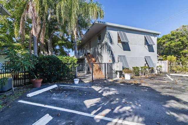 $2,250 | 4205 North Flagler Drive, Unit 2, West Palm Beach, FL 33407