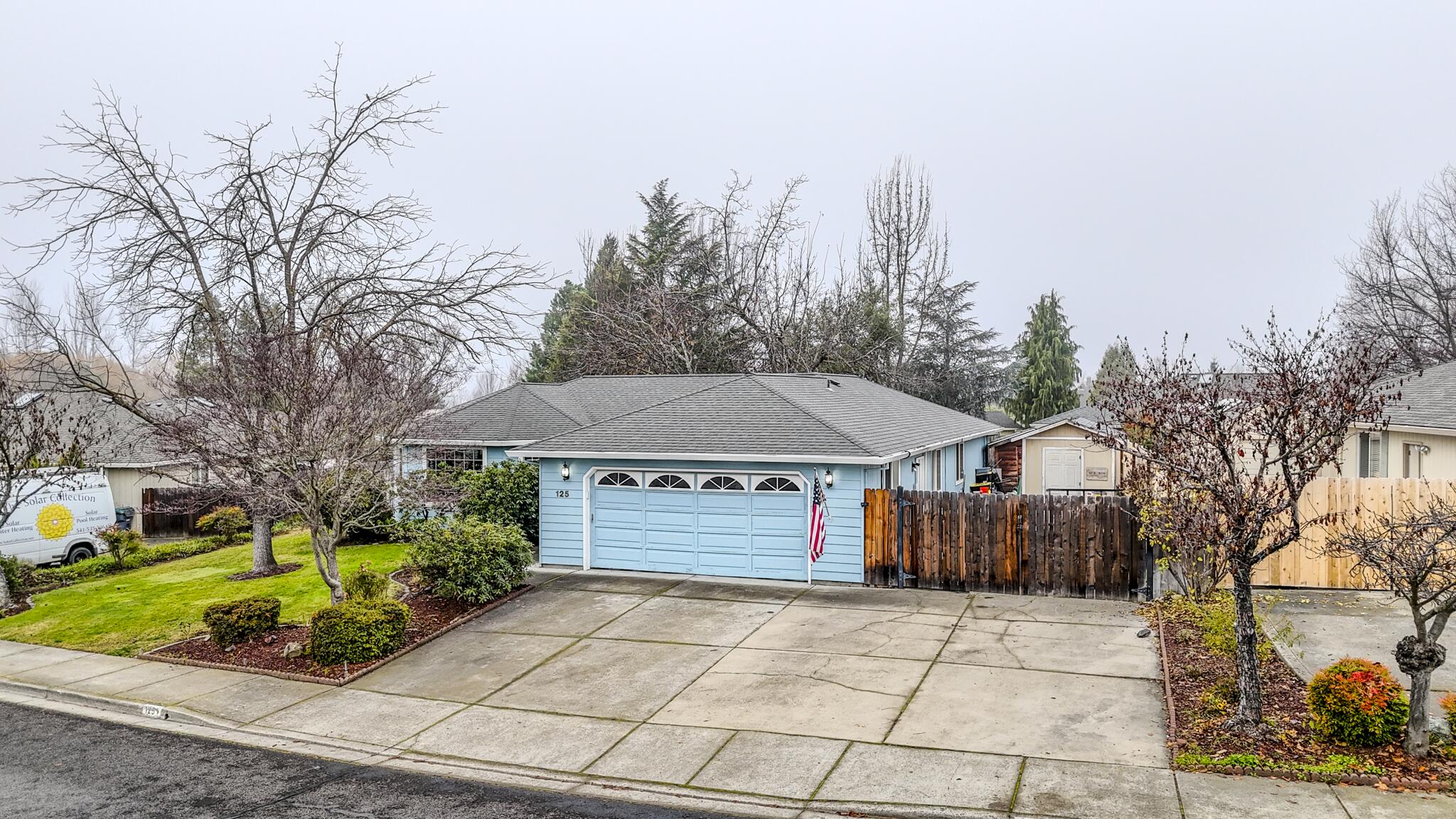 125 Meadow View Drive Phoenix, OR 97535 - Photo 4 of 27 DJI_20251210090819_0207_D-HDR