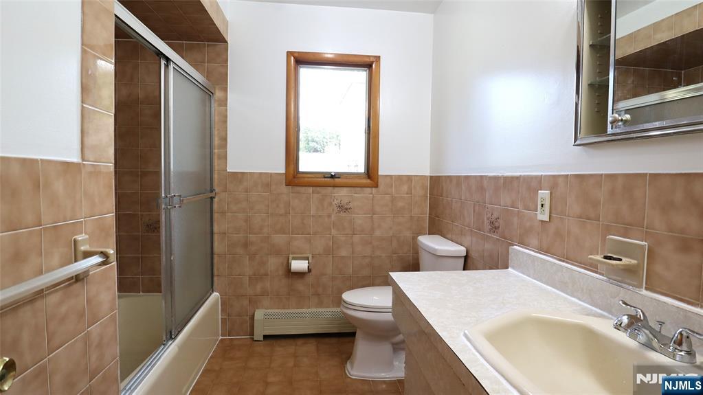538 Hillside Street, Unit 2 Ridgefield, NJ 07657 - Photo 4 of 35