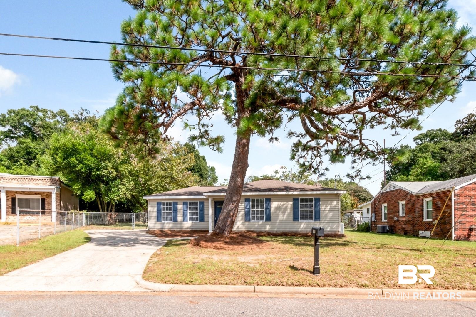 1611 Rochelle Street Mobile, AL 36693 - Photo 6 of 32 Single story home with driveway