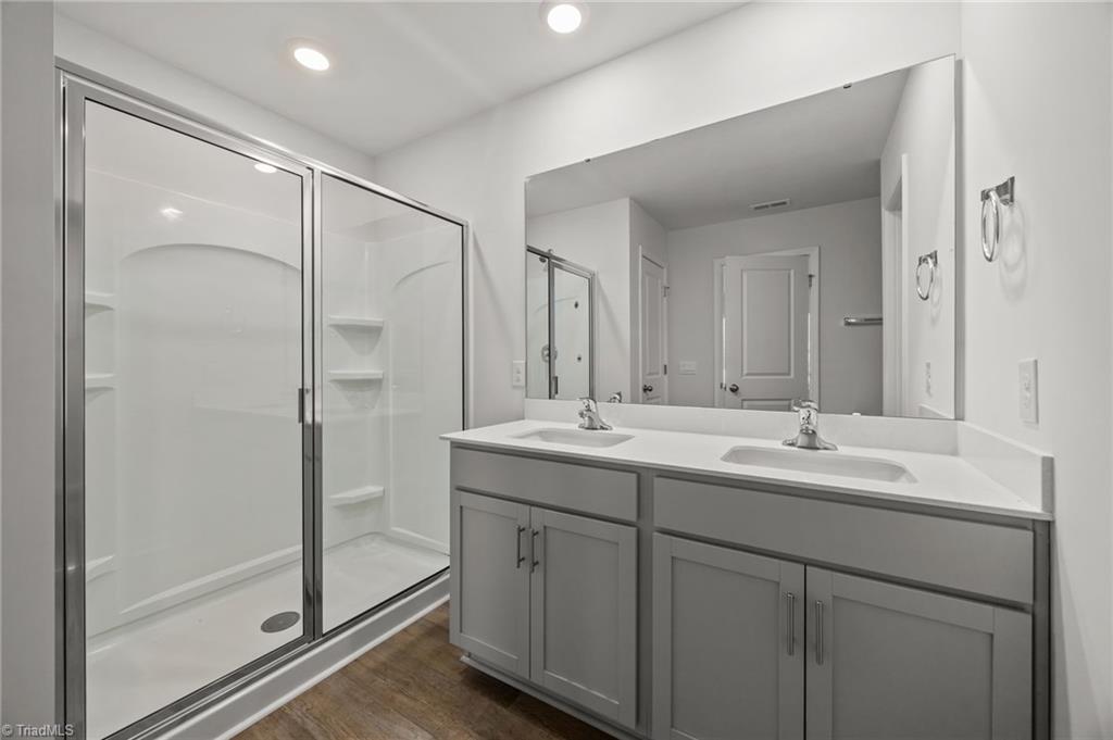 4604 Heatherly Road Winston-Salem, NC 27105 - Photo 16 of 31 2nd Bedroom