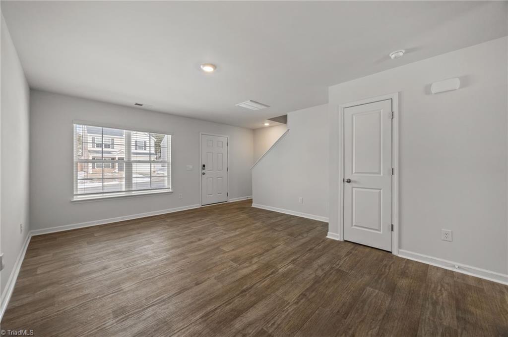 4604 Heatherly Road Winston-Salem, NC 27105 - Photo 5 of 31 Large Great room for family and entertaining