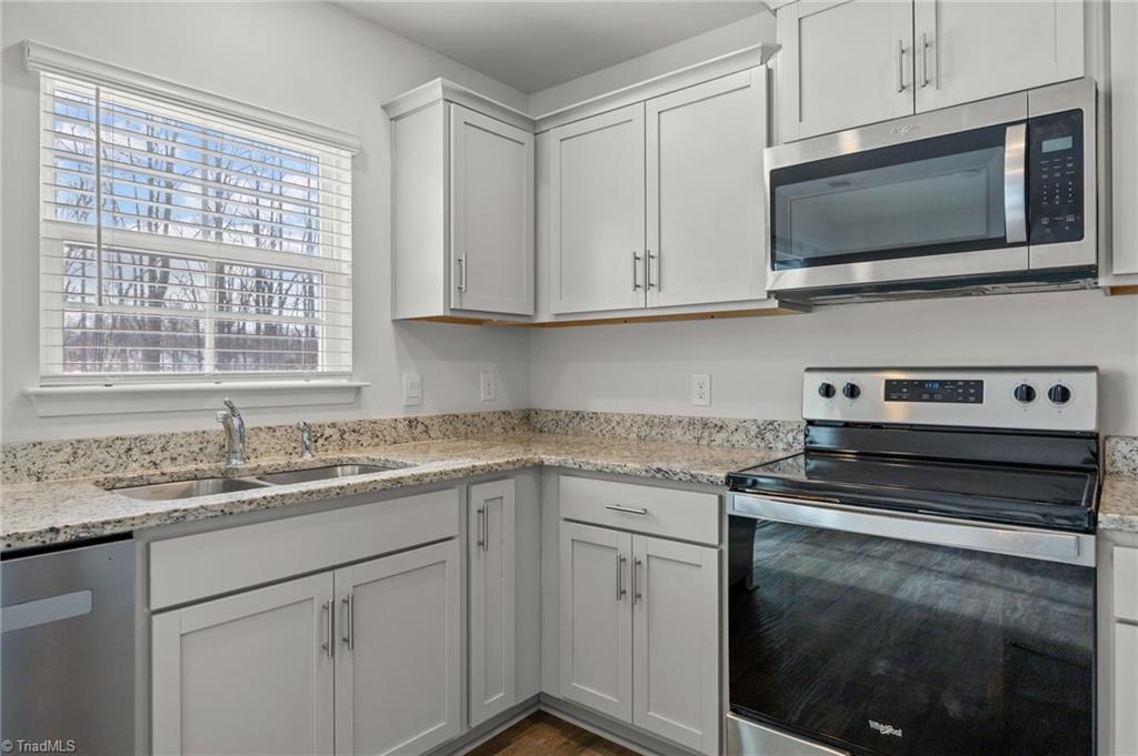 4604 Heatherly Road Winston-Salem, NC 27105 - Photo 8 of 31 Built in microwave