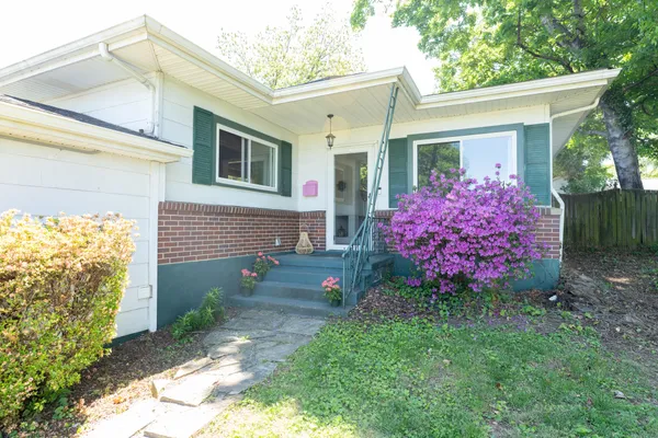 $275,000 | 2350 Berkley Avenue Southwest, Roanoke, VA 24015