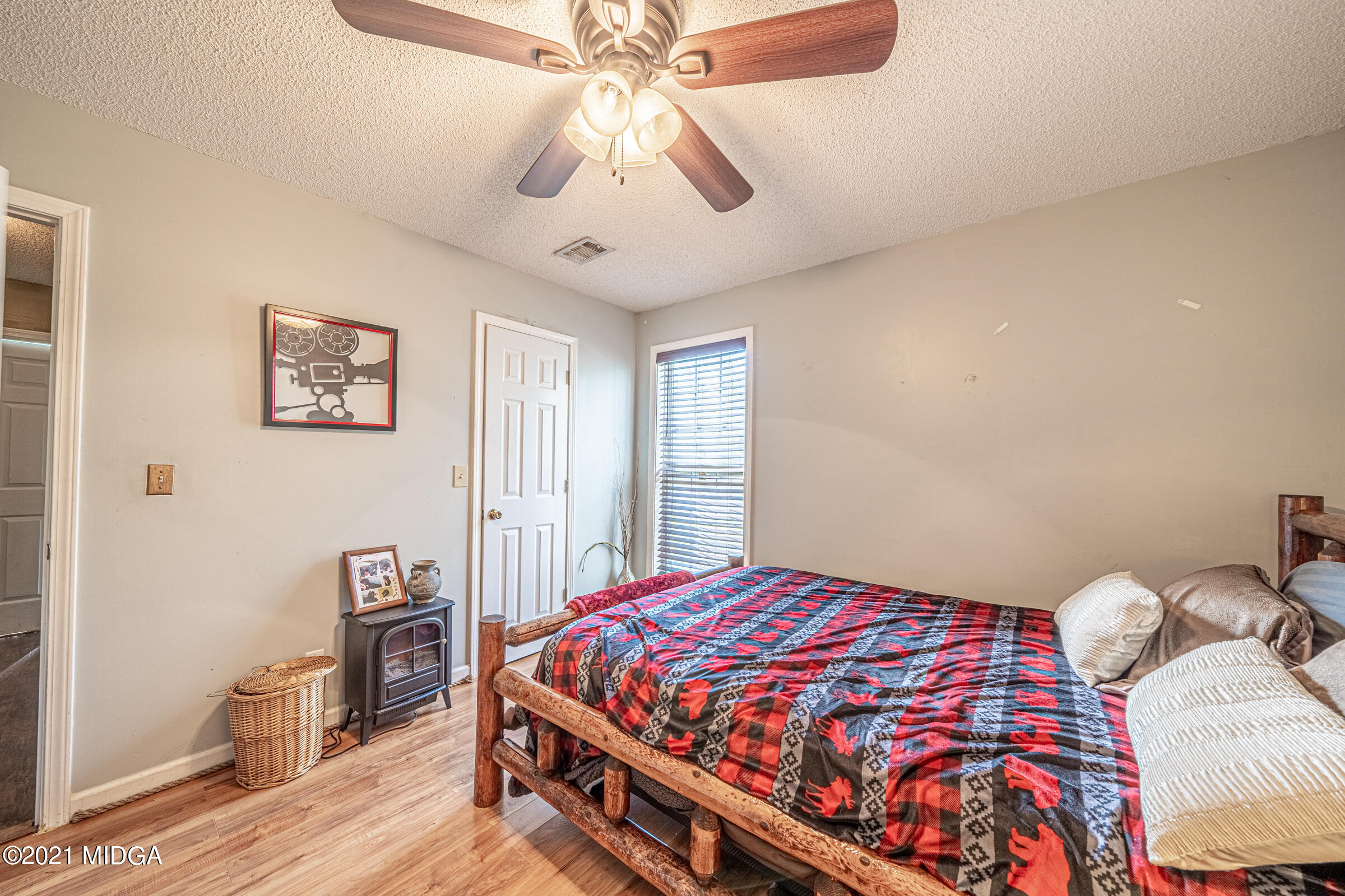 239 Plantation Road Gray, GA 31032 - Photo 20 of 28 a bedroom with a bed and a chandelier