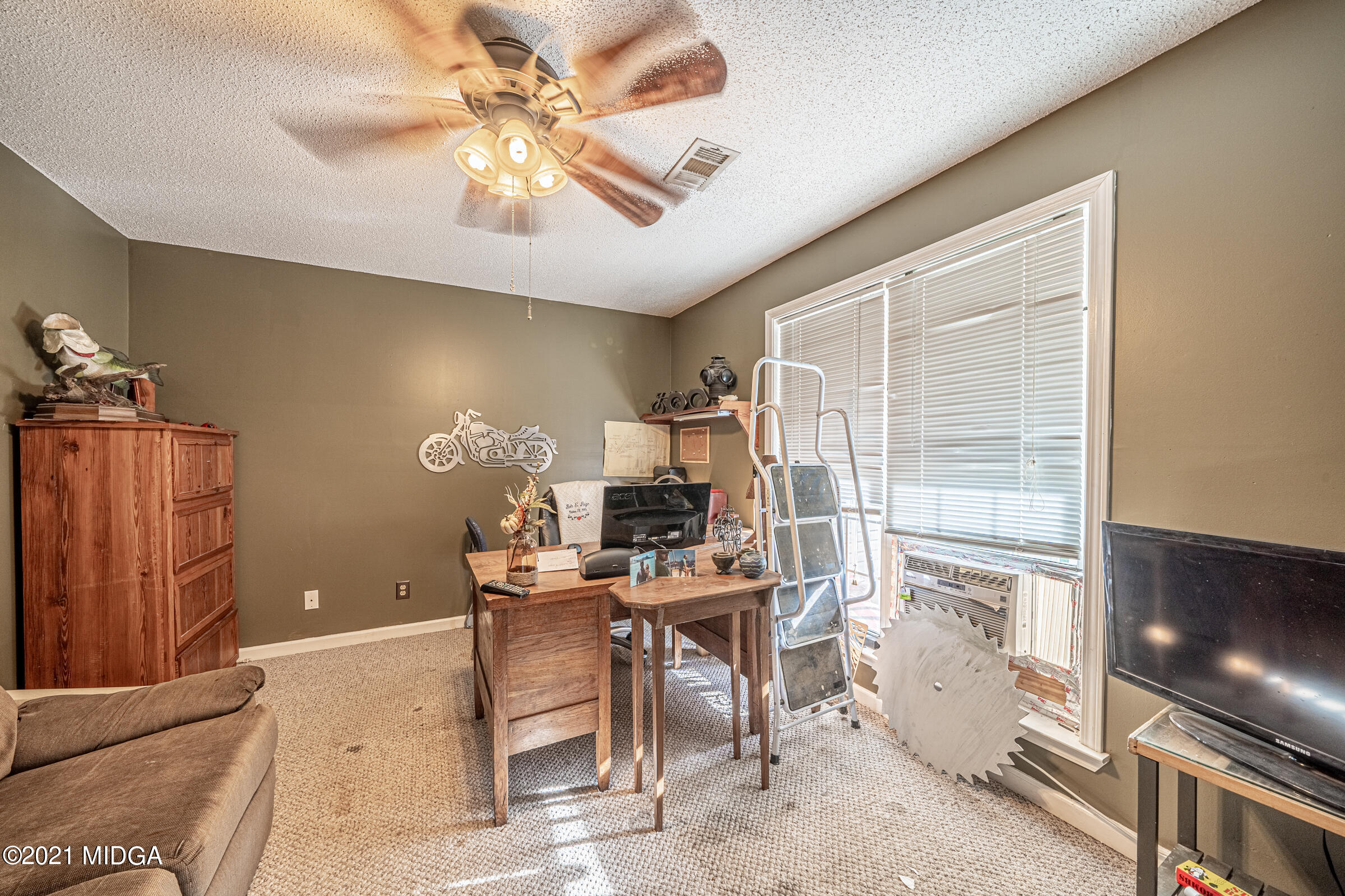 239 Plantation Road Gray, GA 31032 - Photo 22 of 28 a workspace with furniture and window