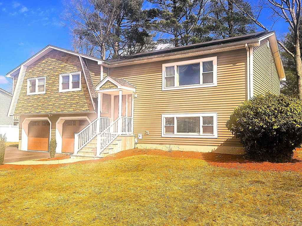 33 Hemlock Terrace Randolph, MA 02368 - Photo 2 of 27