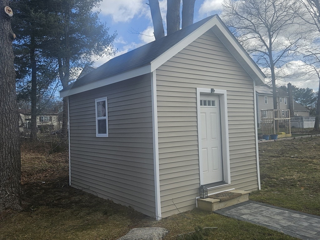 33 Hemlock Terrace Randolph, MA 02368 - Photo 4 of 27