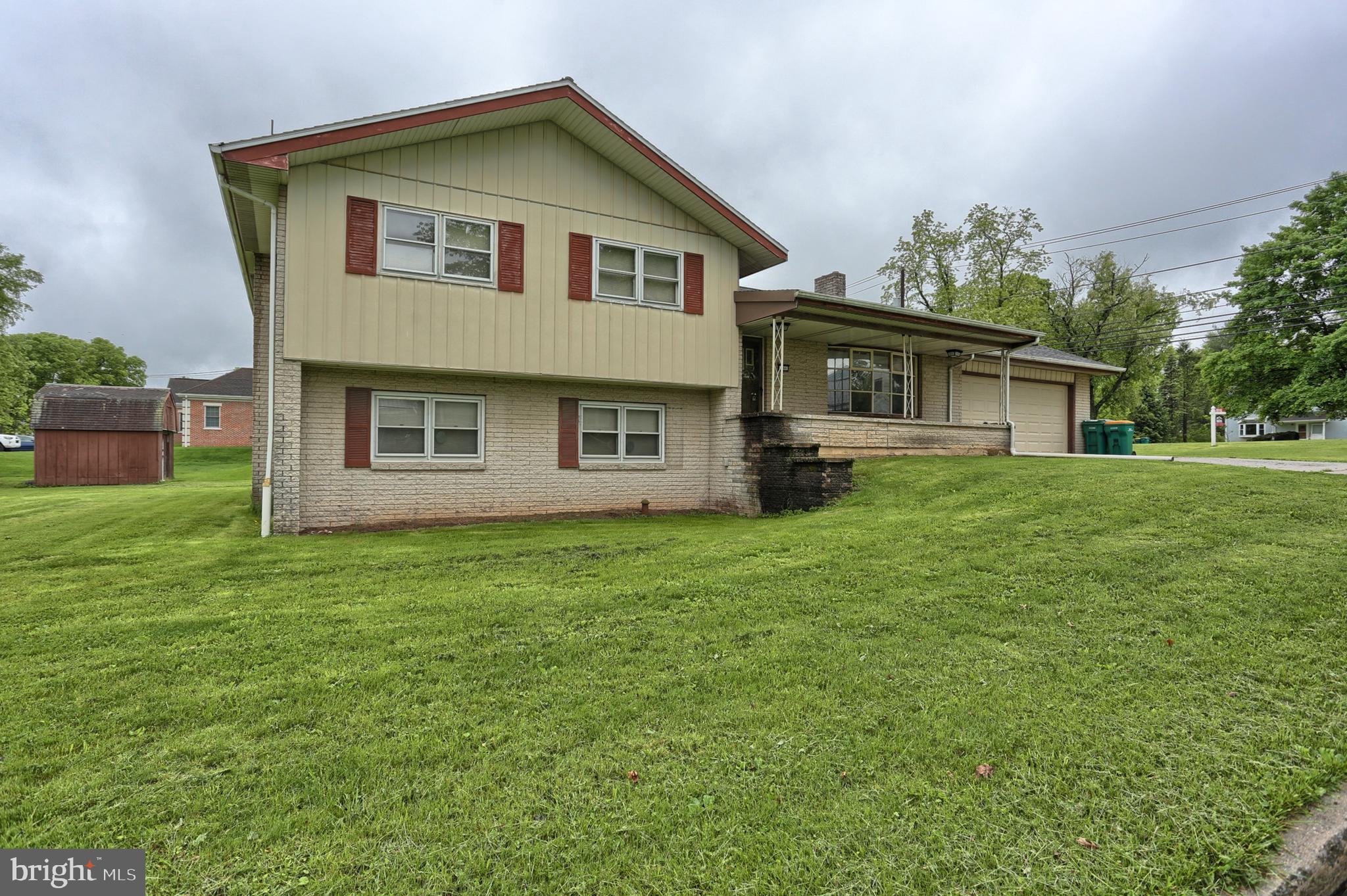 310 Robin Road Hershey, PA 17033 - Photo 2 of 20 Gallery Image 2