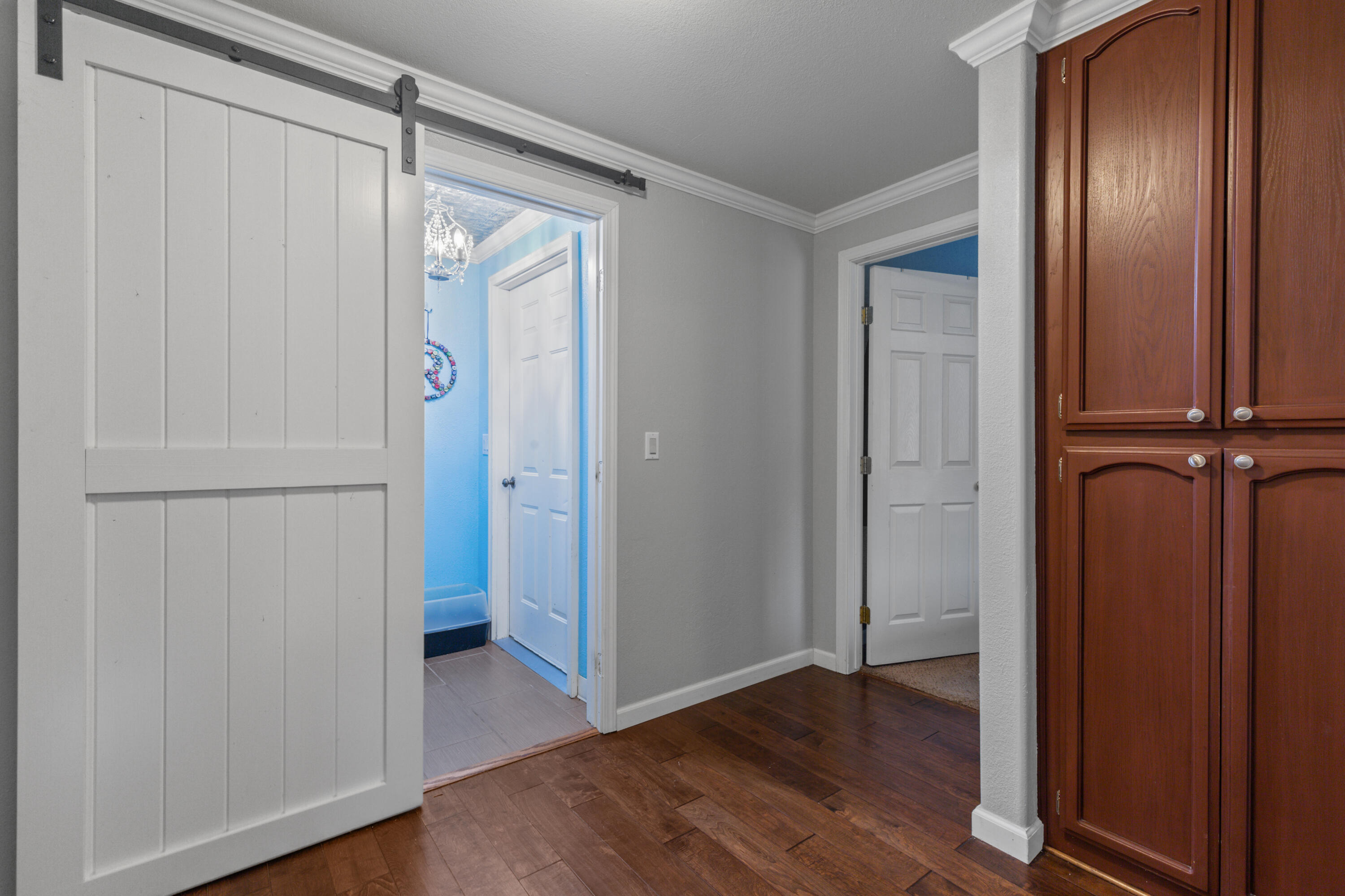 3044 Delta Waters Road Medford, OR 97504 - Photo 22 of 30 Hallway