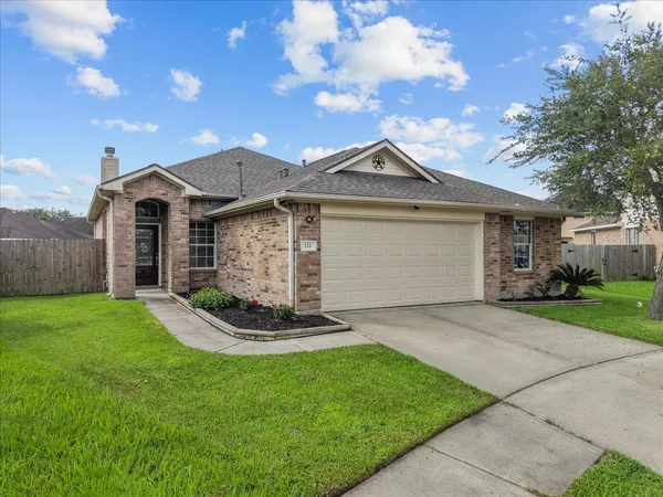 $285,000 | 122 Tonkawa Canyon Drive, La Marque, TX 77568