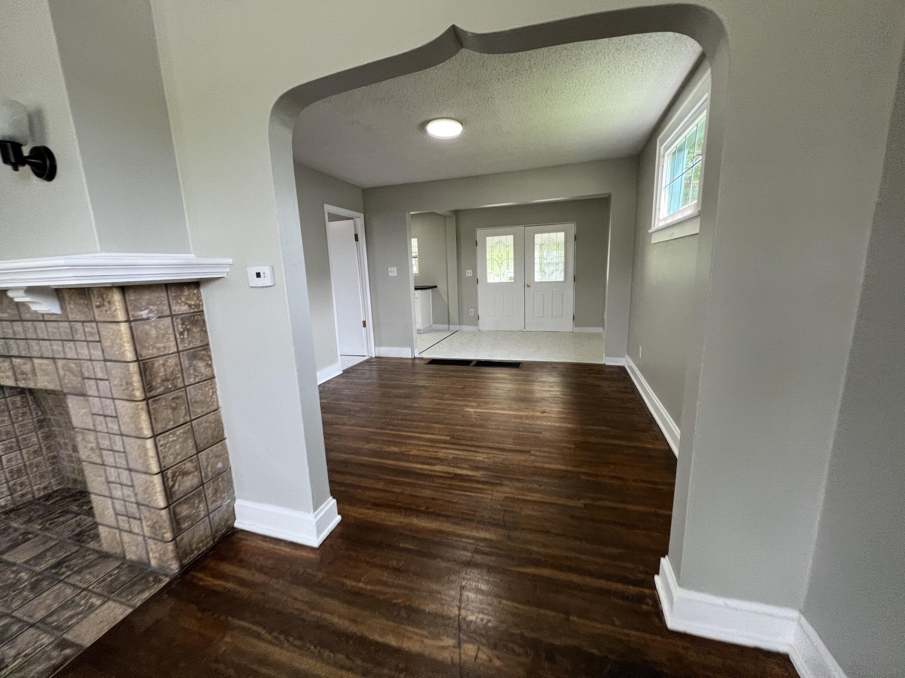 2570 Lockbourne Road Columbus, OH 43207 - Photo 5 of 25 IMG_6765 4