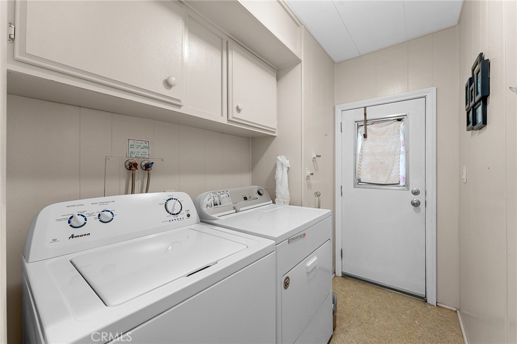 975 California Street, Unit 49 Calimesa, CA 92320 - Photo 20 of 31 a utility room with dryer and washer