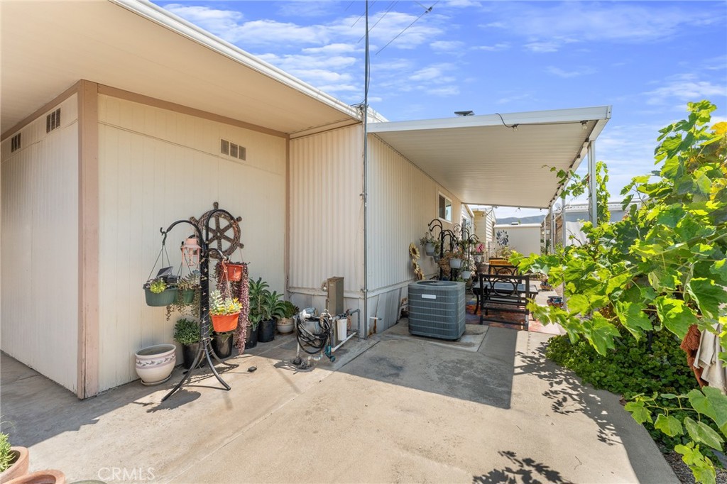 975 California Street, Unit 49 Calimesa, CA 92320 - Photo 31 of 31 a view of a room with gym equipment