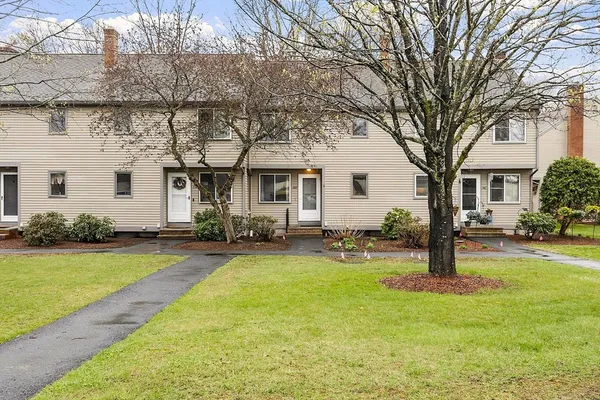 $299,900 | 140 Cortland Circle, Unit 140, Leominster, MA 01453