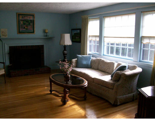 6 Bryant Road Framingham, MA 01701 - Photo 3 of 24 Gallery Image 3