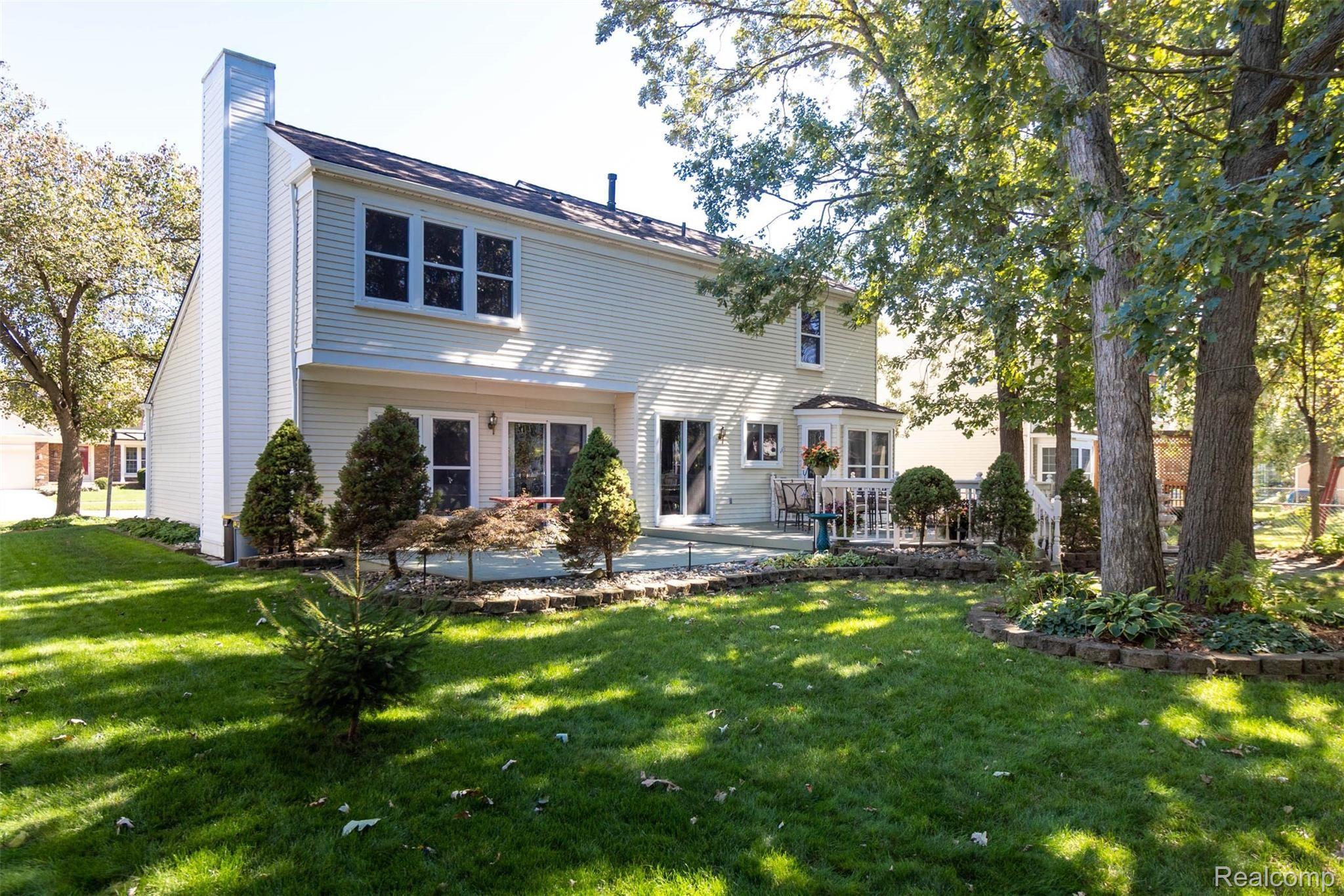 971 Paddington Road Canton, MI 48187 - Photo 35 of 42 yard (2).jpg