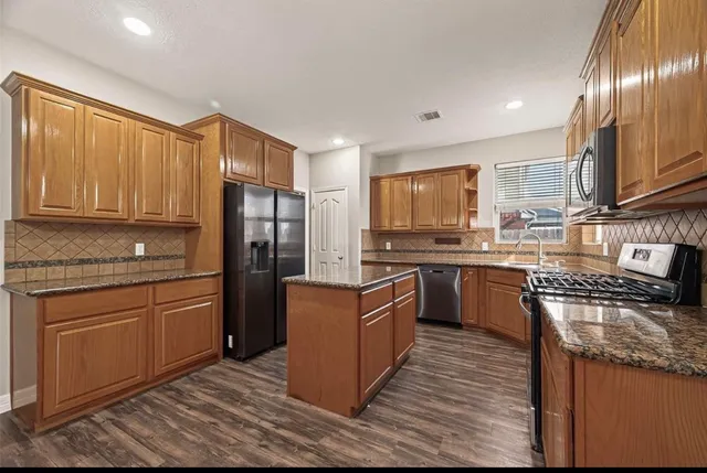 $2,900 | 14006 Martinique Lane, Mont Belvieu, TX 77523