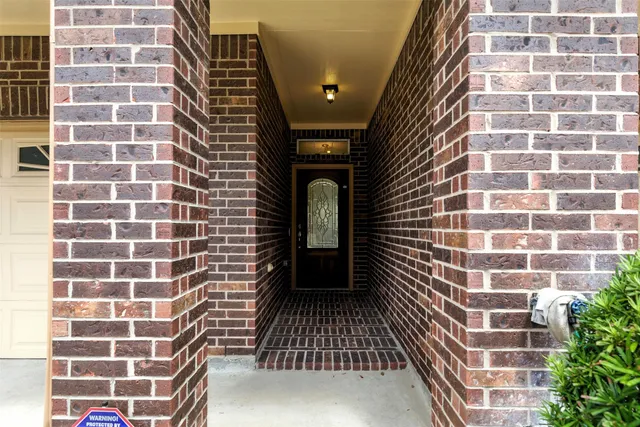 a picture of a brick building