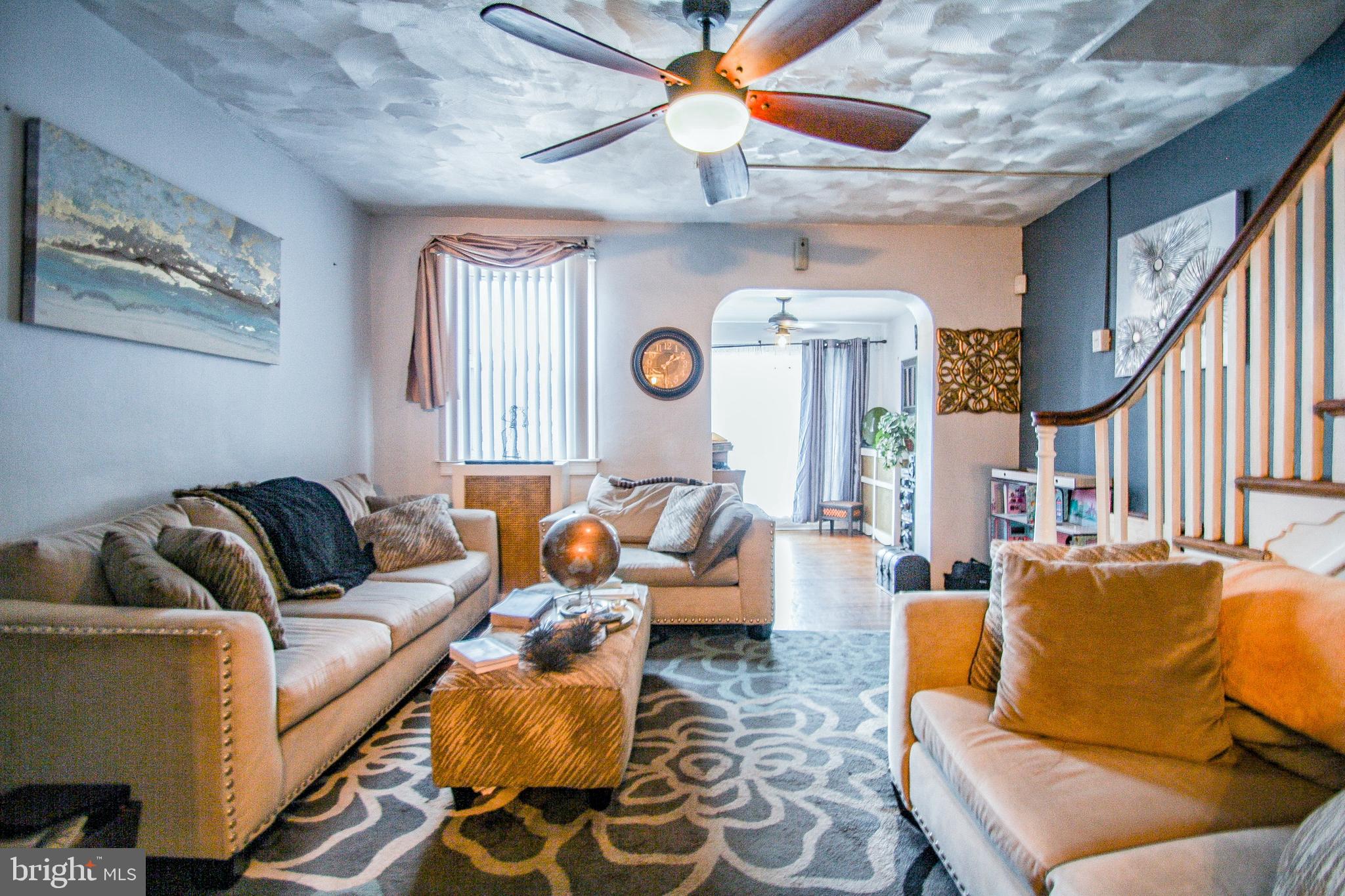 7337 Sommers Road Philadelphia, PA 19138 - Photo 7 of 30 Livingroom