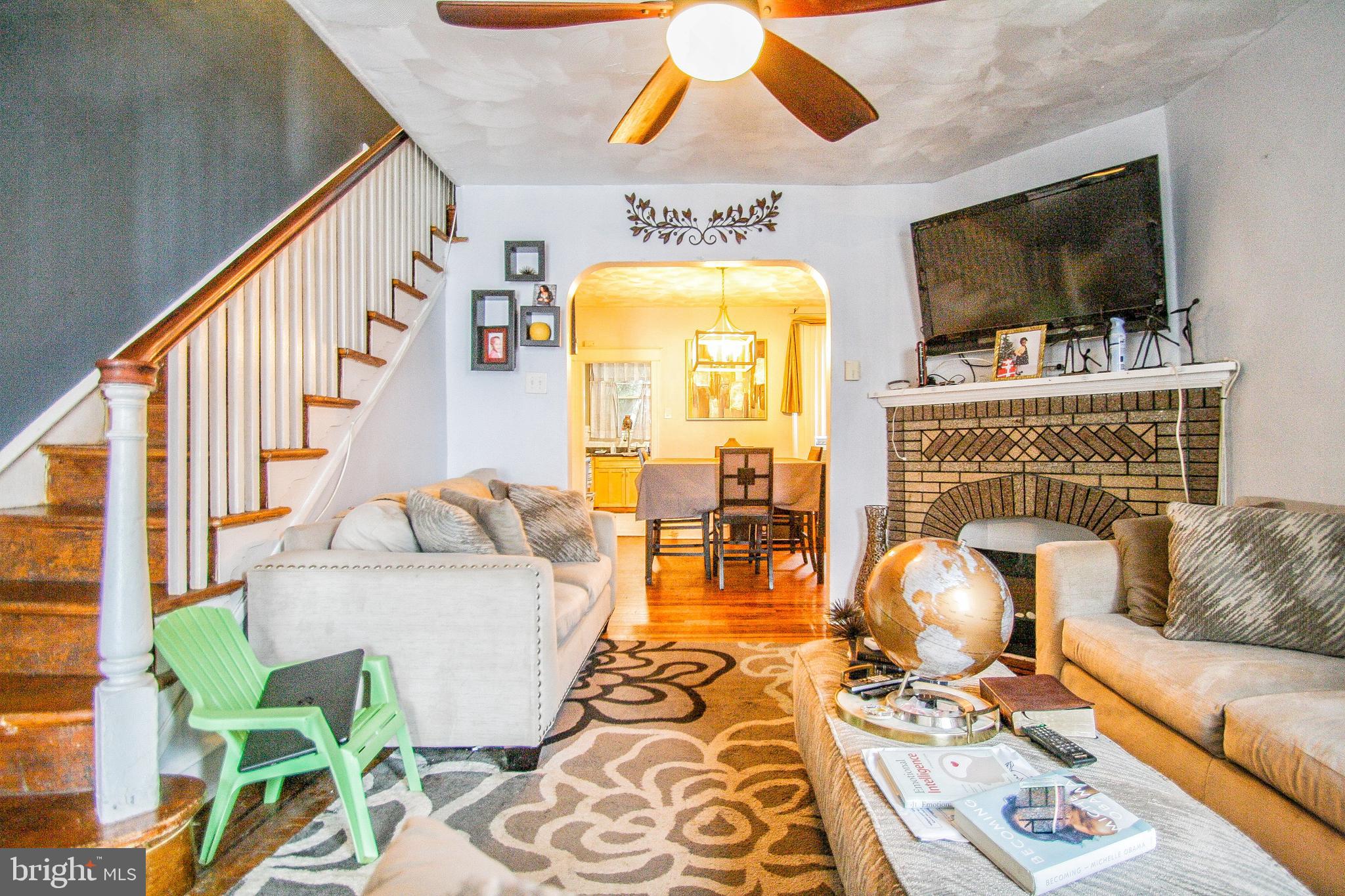 7337 Sommers Road Philadelphia, PA 19138 - Photo 8 of 30 Livingroom