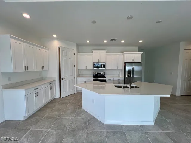 $250,000 | 630 Falls Lane, Lehigh Acres, FL 33974