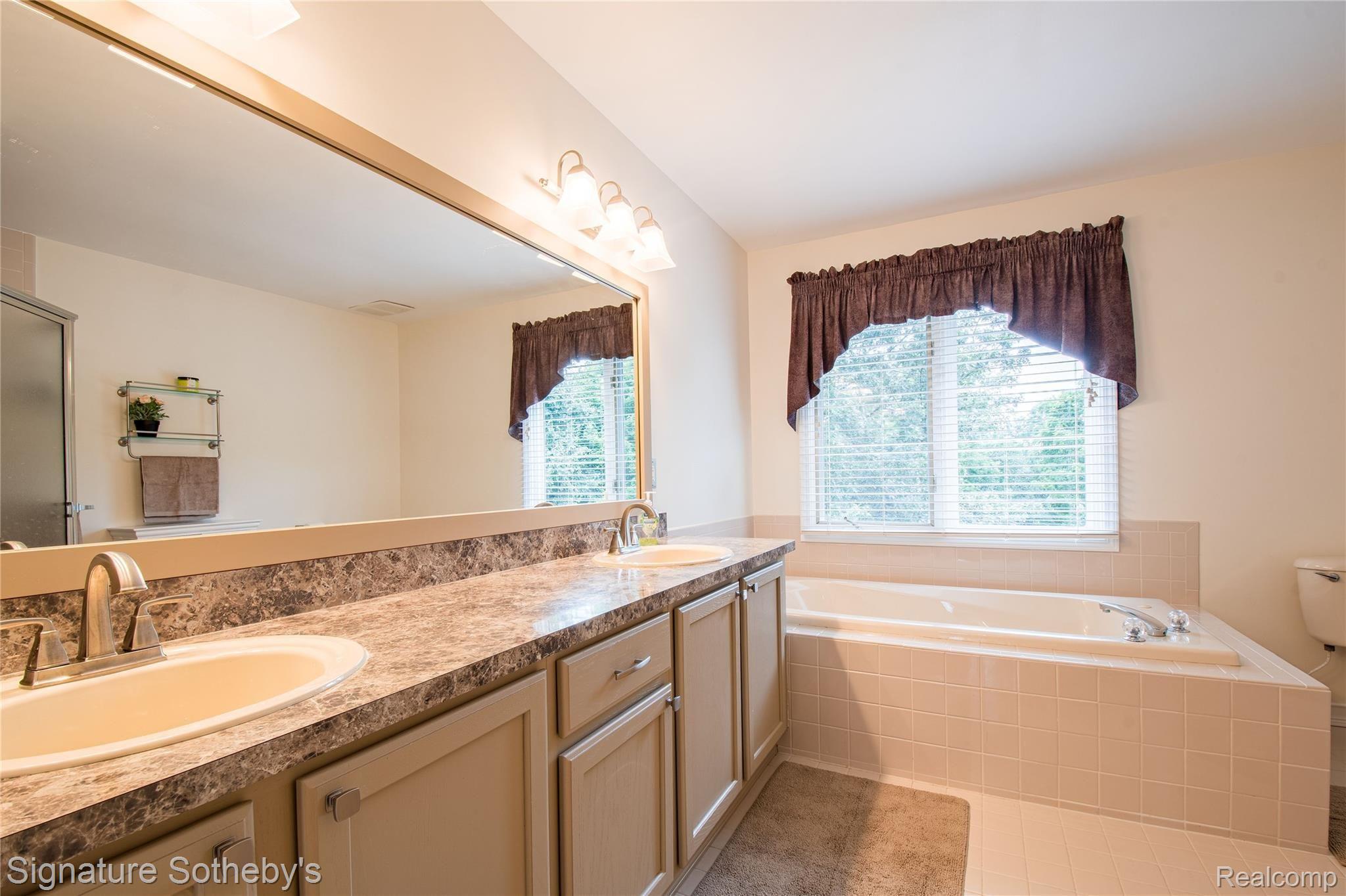 745 West Ridge Court Lake Orion, MI 48359 - Photo 26 of 44 Master bathroom