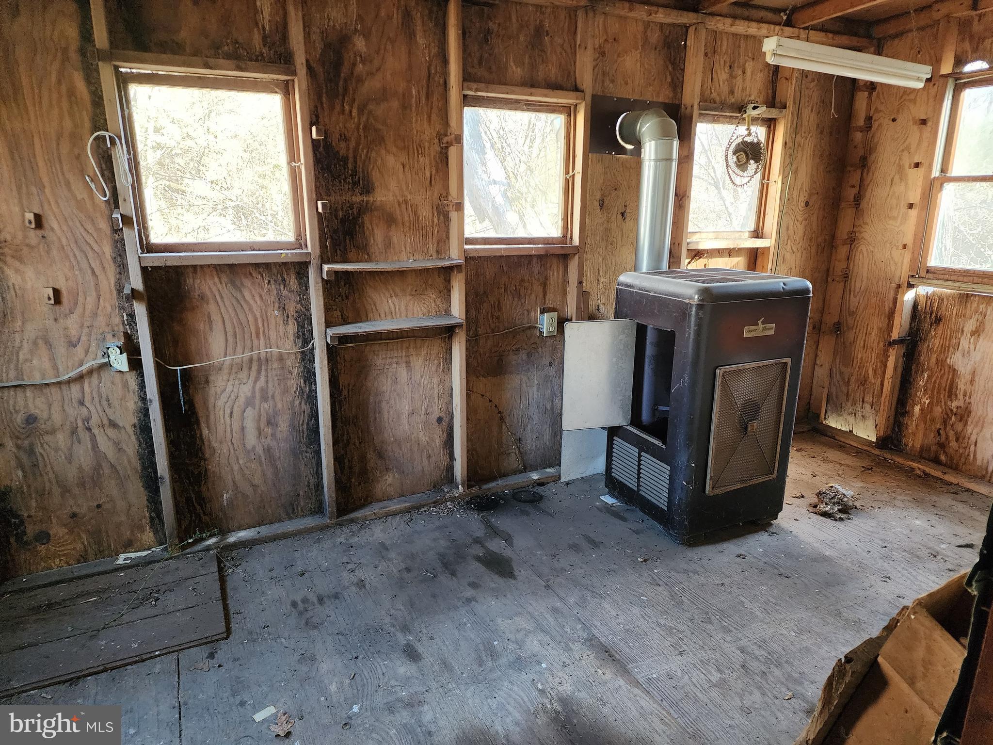 205 Bumble Bee Road Wellsville, PA 17365 - Photo 31 of 32 Extra room/workspace behind garage