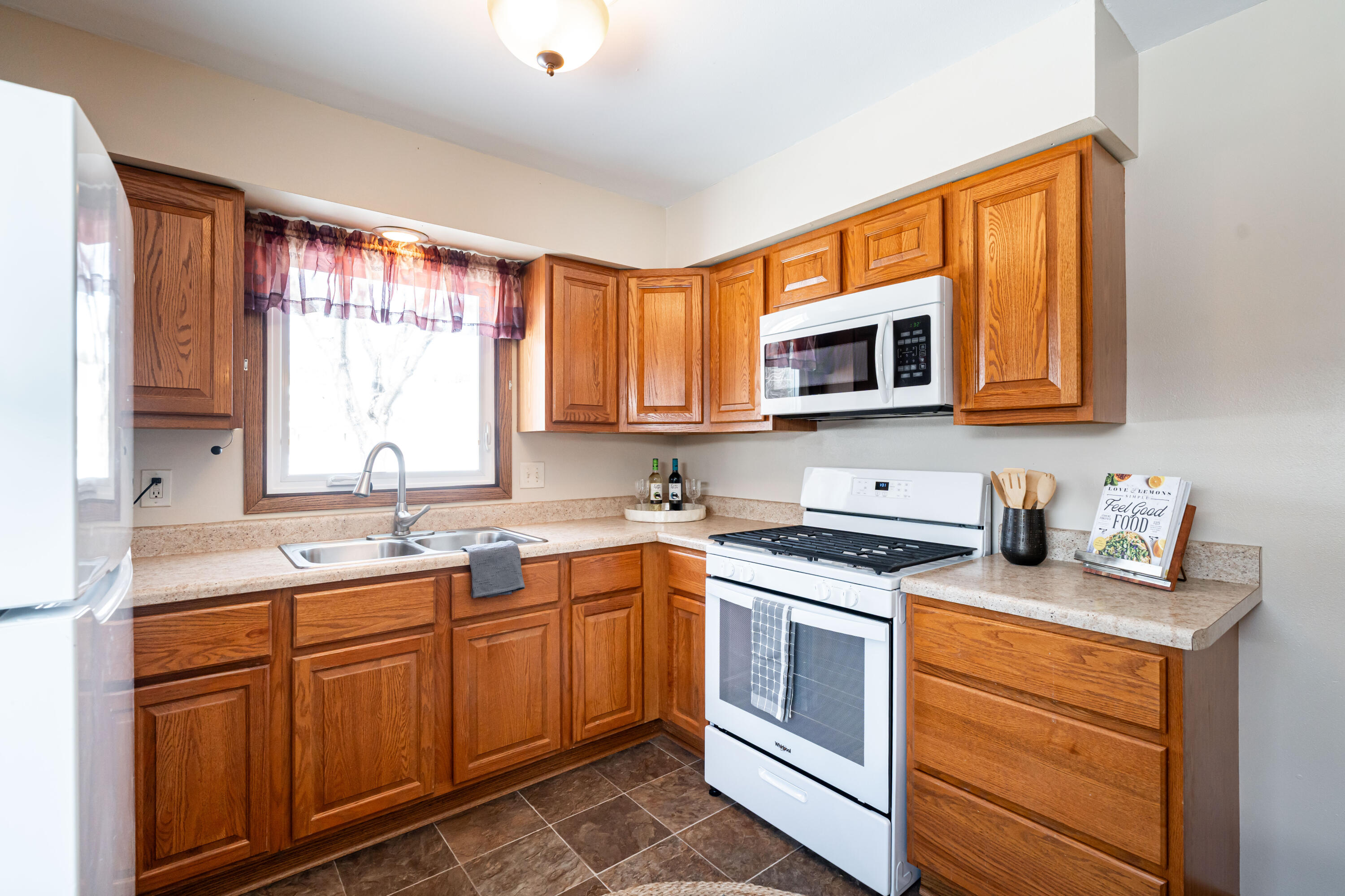 2143 Mac Arthur Road Waukesha, WI 53188 - Photo 4 of 30 DSC08346