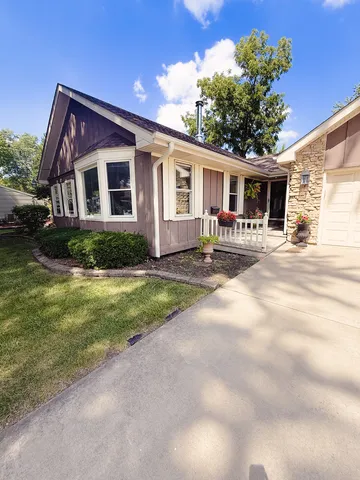 $3,000 | 557 Hardin Avenue, Aurora, IL 60506