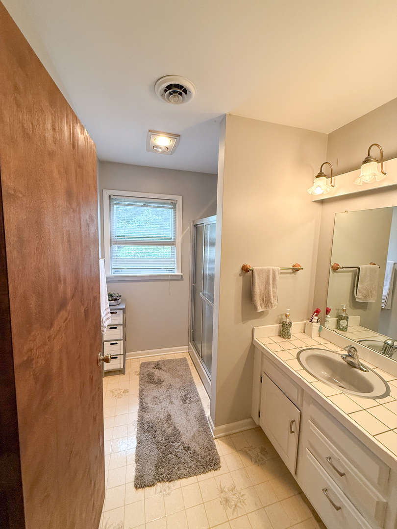 557 Hardin Avenue Aurora, IL 60506 - Photo 11 of 21