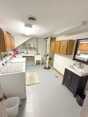 $3,000 | 557 Hardin Avenue, Aurora, IL 60506