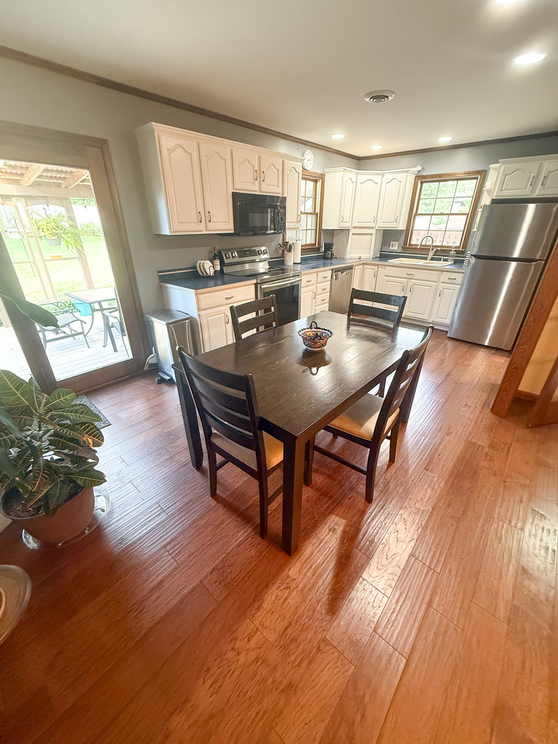 557 Hardin Avenue Aurora, IL 60506 - Photo 8 of 21